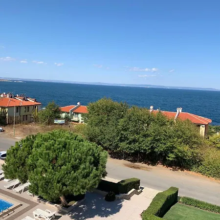 Апартамент View